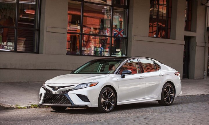 Toyota ra mắt Camry 2018 với giá rẻ tới khó tin, chỉ 476 triệu đồng