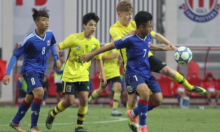 Video: Cầu thủ PVF làm người hùng bất đắc dĩ cho đội bóng Australia