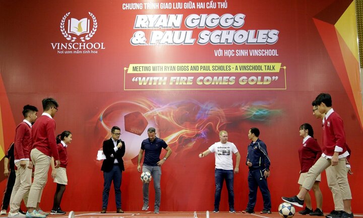 Ryan Giggs và Paul Scholes giao lưu với học sinh Vinschool