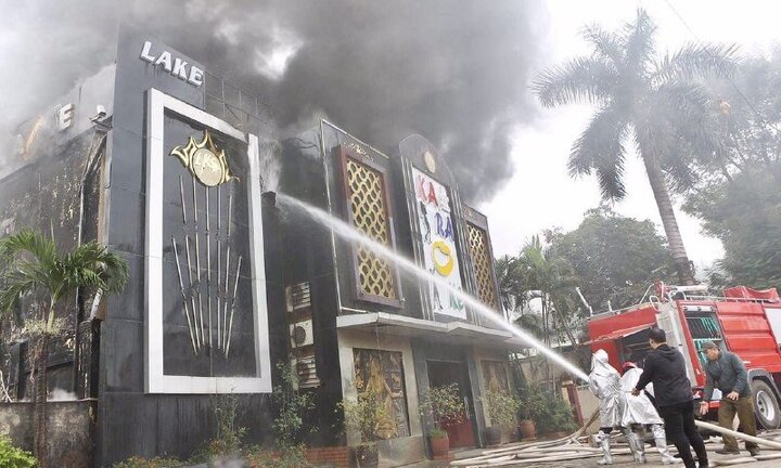 Video: Hơn 10 xe PCCC bơm nước dập tắt đám cháy tại quán karaoke ở Linh Đàm