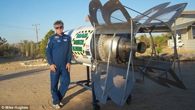 Người đàn ông muốn dùng tên lửa bay vào không gian để chứng minh thế giới phẳng