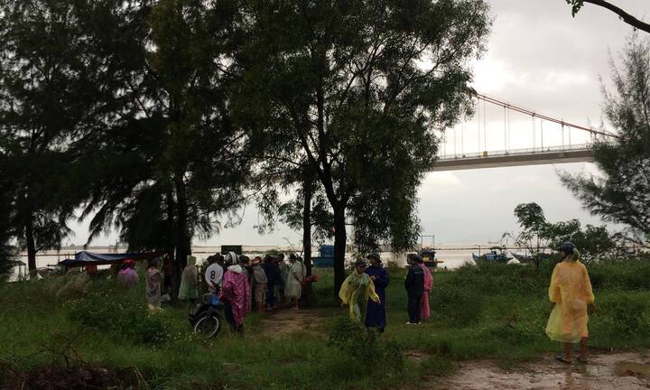 Tìm thấy thi thể thanh niên rủ 2 bạn nhảy cầu tự tử do bị người yêu chia tay