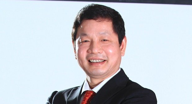 Chủ tịch FPT Trương Gia Bình hát 'Anh còn nợ em' gây sốt mạng xã hội