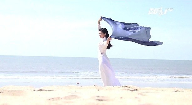 Miss Photo 2017 thướt tha với áo dài