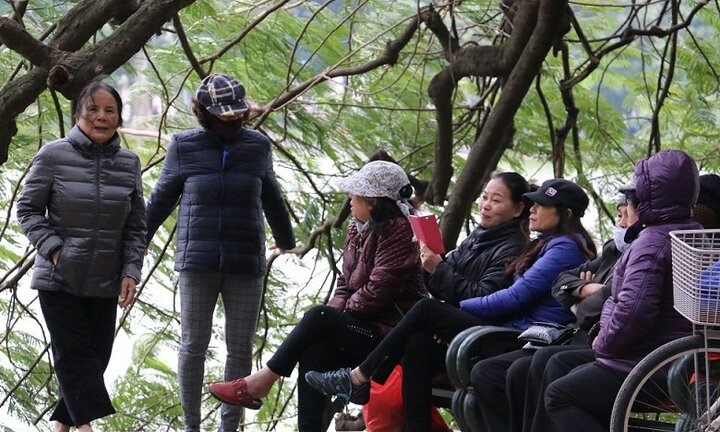 Ảnh: Người Hà Nội kín mít ra đường trong đợt rét đậm đầu tiên