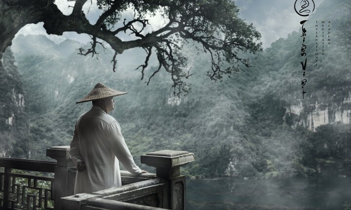 Vị Thiền sư Việt Nam gây sốt với bộ ảnh 'xuyên không' Ninh Bình
