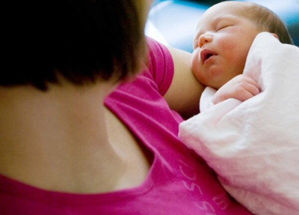 Nhật ký bỏ việc, ở nhà chăm con (kỳ 1): Làm mẹ khắc nghiệt hơn tôi tưởng