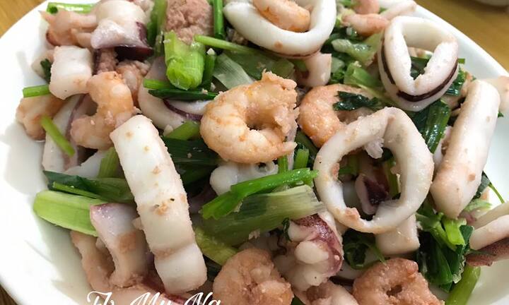 Không thèm kiêng cữ sau sinh thường, mẹ bỉm sữa ăn siêu nhiều khiến hội chị em ghen tị