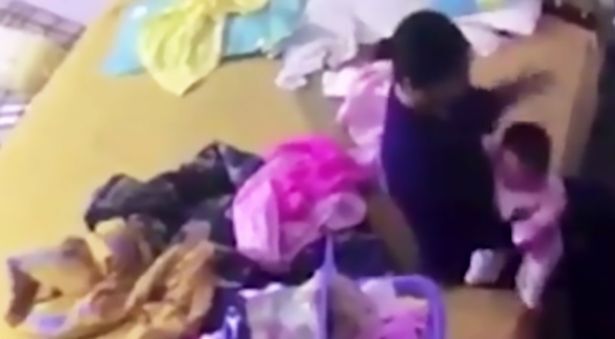 Vụ bảo mẫu Việt Nam bạo hành trẻ 8 tuần tuổi lên báo Anh