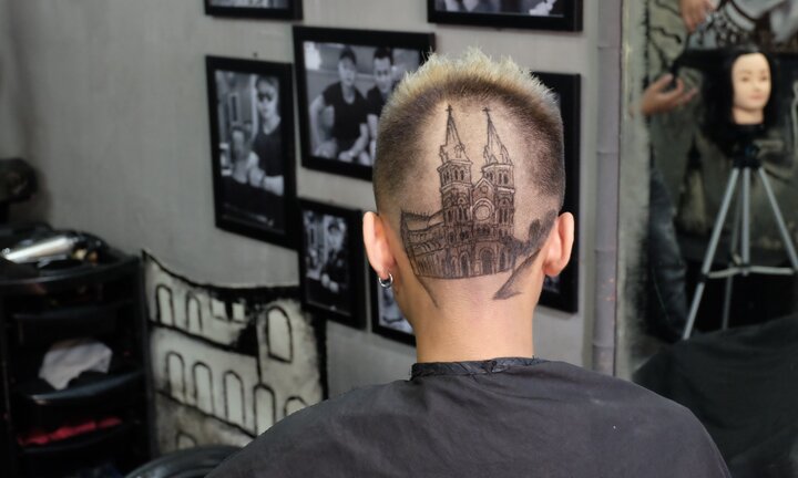 Video: Chàng trai có biệt tài điêu khắc trên tóc cực đẹp