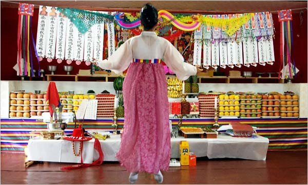 Hàn Quốc: 1 triệu người sống bằng nghề xem bói