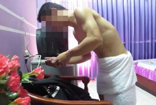 Video: Triệt phá động 'trai đẹp' kích dục nam, bán dâm nữ ở Hà Nội