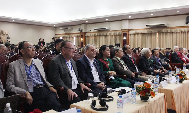 'Bác sĩ chữa những căn bệnh nguy hiểm nhất xã hội' đến từ 11 quốc gia gặp mặt ở Việt Nam