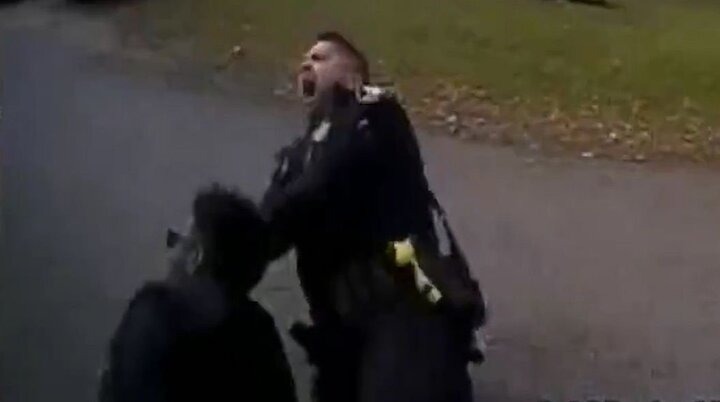 Clip: Cảnh sát Mỹ chích điện nhầm khiến đồng đội nhập viện