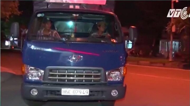 Nghi ngờ chở bò trộm cắp, tài xế đưa kẻ trộm cùng tang vật vào thẳng trụ sở công an