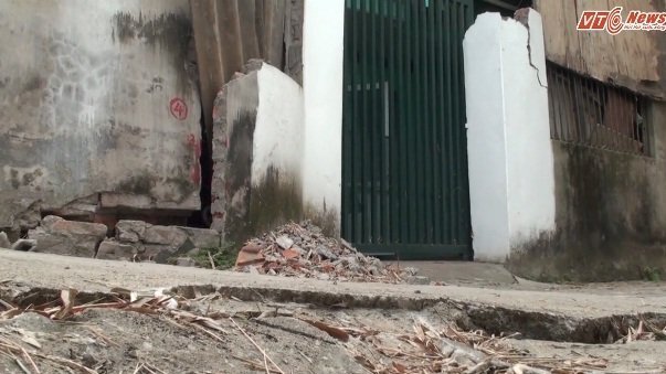Video: Mố cầu Đuống nứt toác, dân Hà Nội phải bỏ nhà bảo toàn tính mạng