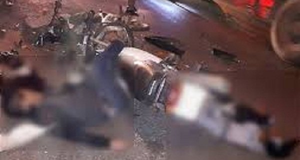 Xe máy đối đầu trong đêm, 2 tài xế chết tại chỗ