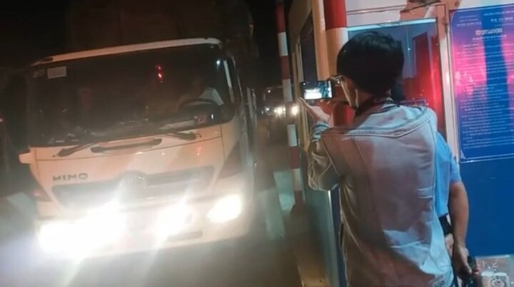BOT Cai Lậy thu phí lại vào giữa đêm, chuẩn bị sẵn tiền 100 đồng