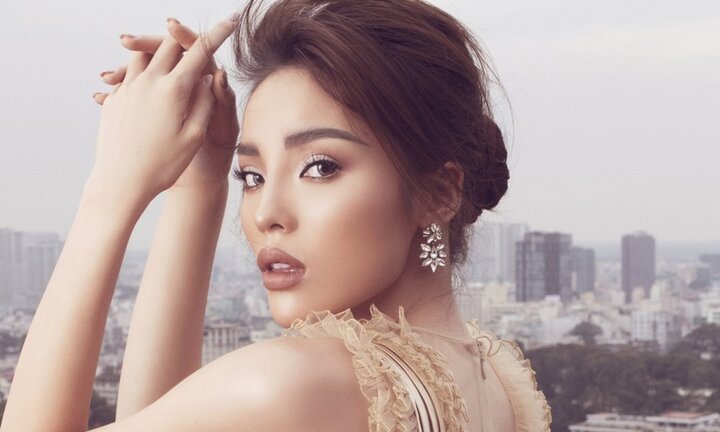 Hoa hậu Kỳ Duyên khoe vẻ sexy, quyến rũ ở tuổi 21