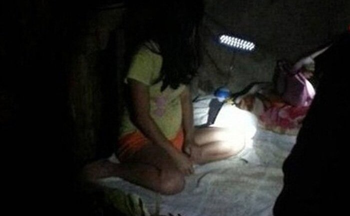 Bắt khẩn cấp kẻ biến thái giở trò dâm ô với con gái bạn nhậu