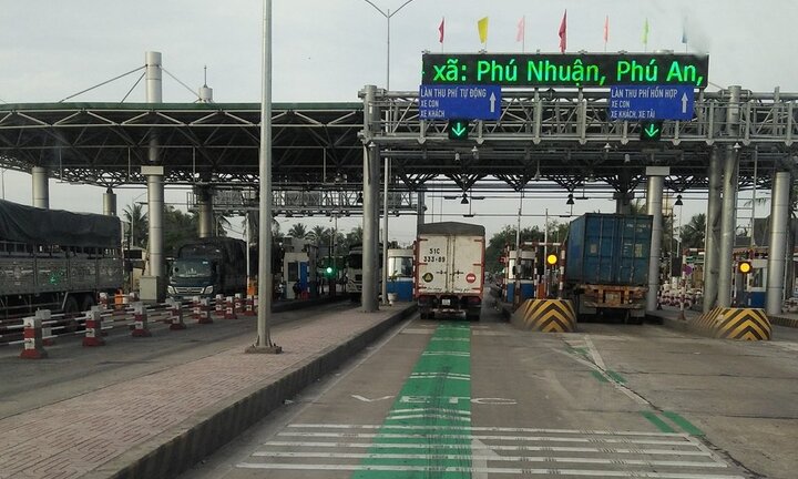 Có tiền lẻ 100 đồng, BOT Cai Lậy vẫn phải xả cửa đến 7 lần