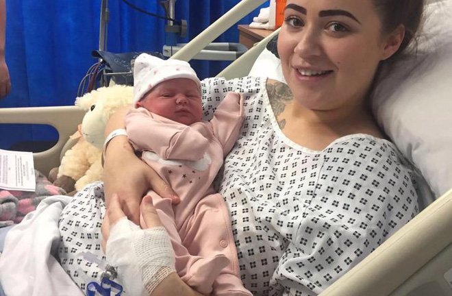 Ảnh vết mổ sau sinh của bà mẹ trẻ khiến mọi người thay đổi suy nghĩ 'sinh mổ thì sướng'