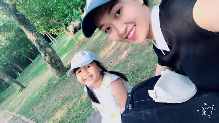 Bố chồng nhà người ta: Chăm con dâu đẻ, tự tay giặt hết tã lót của cháu