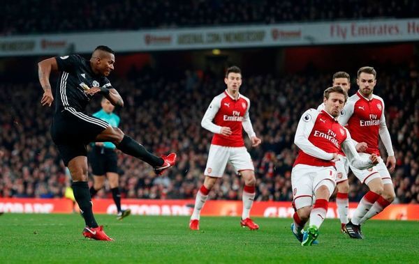 Trực tiếp Arsenal vs Manchester United vòng 15 Ngoại Hạng Anh