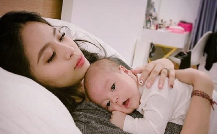 Vẻ đáng yêu của con trai hơn một tháng tuổi ca nương Kiều Anh