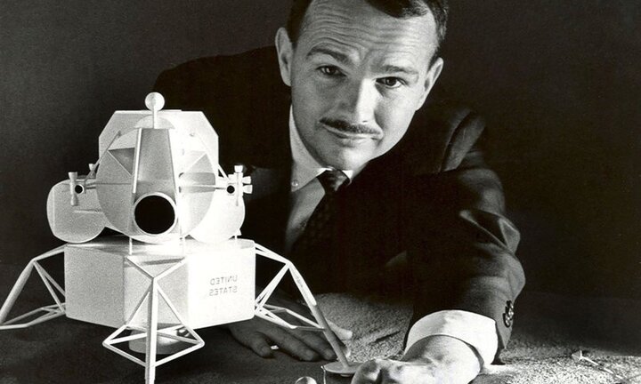 Câu chuyện kì bí về người đàn ông được chôn trên Mặt trăng