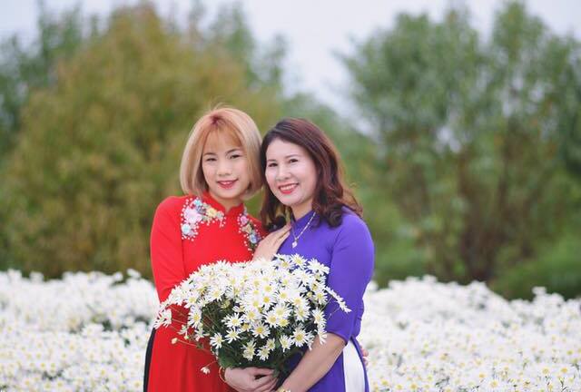 Bộ ảnh con gái 20 tuổi 'lép vế' hoàn toàn trước nhan sắc không tuổi của mẹ