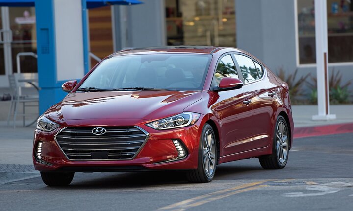 Hyundai Elantra giảm 'sốc' tháng 12, tới 80 triệu đồng