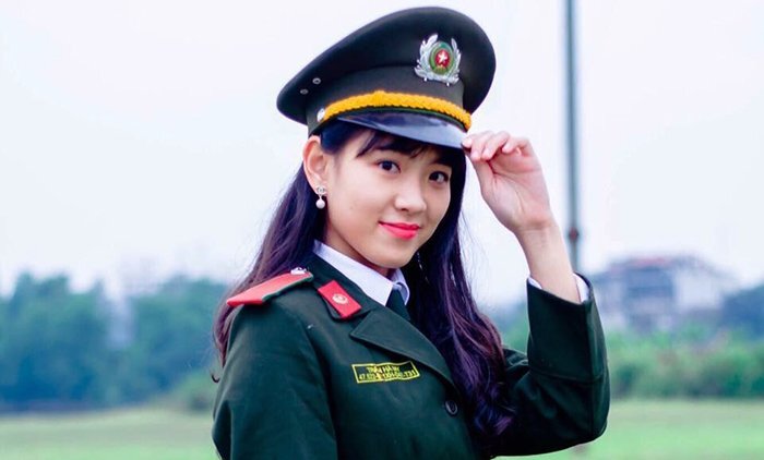 Hành trình từ cô bé nhút nhát thành nữ sinh Học viện An ninh xinh đẹp, đa tài