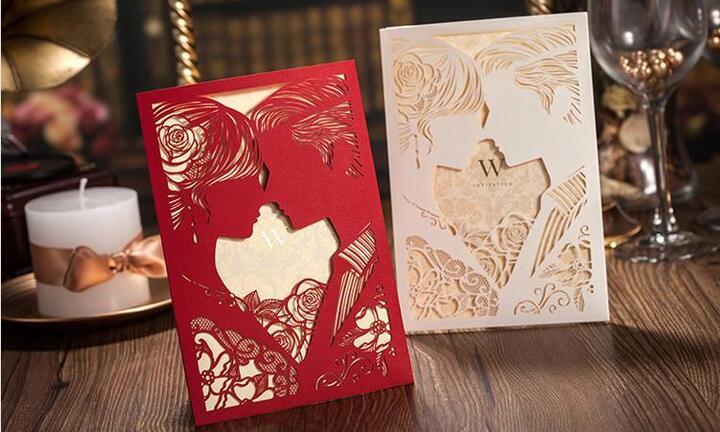 Thời đại công nghệ, có cần phải mời thiệp cưới đến tận tay nữa không?