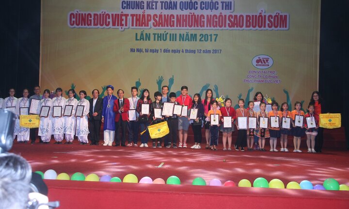 Chung kết 'Cùng Đức Việt thắp sáng những Ngôi sao buổi sớm' lần thứ 3 – 2017