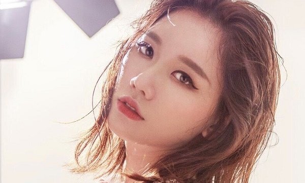 Sau ồn ào trách móc Tiến Đạt trong tự truyện, Hari Won tung ca khúc mới