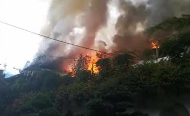 Cháy lớn quán cà phê trên đường Phan Kế Bính, Ba Đình, Hà Nội