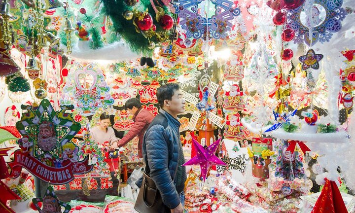 Đột nhập ngôi làng cung cấp Giáng sinh cho cả thế giới