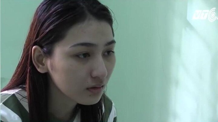 Bình Dương: Bị xử lý vi phạm giao thông, 3 cô gái đánh, xé áo công an