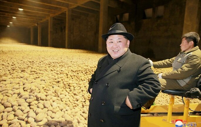 Báo Hàn suy đoán lý do ông Kim Jong-un đi thăm nhà máy giữa căng thẳng