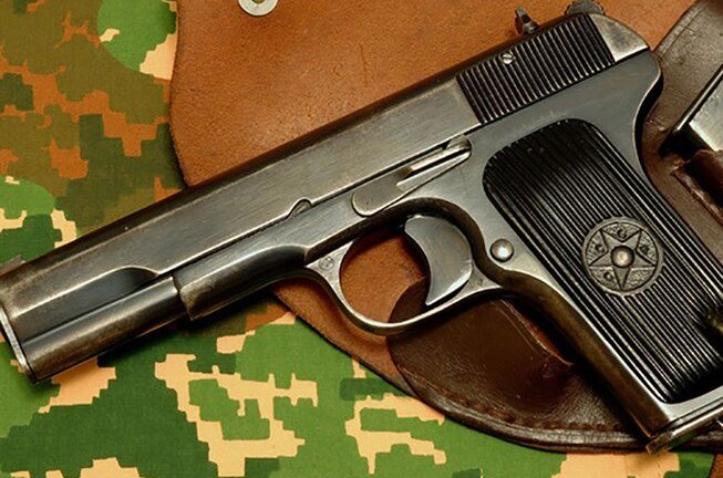 Nam sinh trúng đạn trọng thương trong quán trà sữa