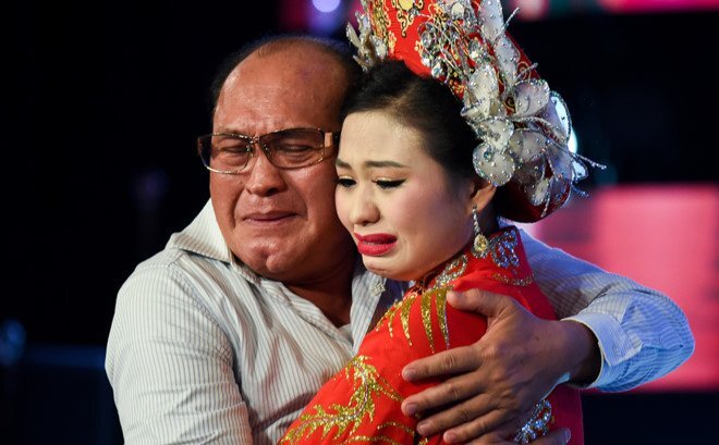 Con gái danh hài Duy Phương: 'Cả gia đình muốn chết vì không chịu nổi áp lực'