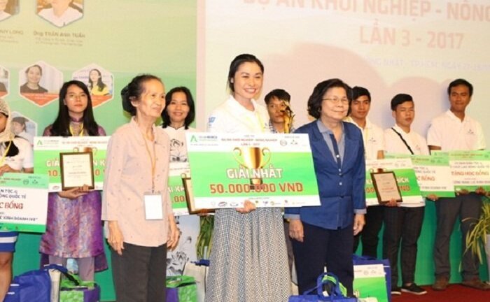 Chế than không khói từ gáo dừa thải