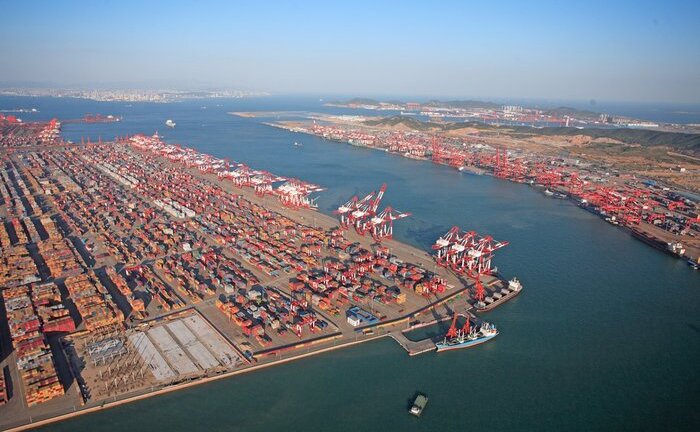 Video: Khu bốc dỡ khổng lồ, xử lý hàng nghìn container mỗi ngày mà không có bóng người