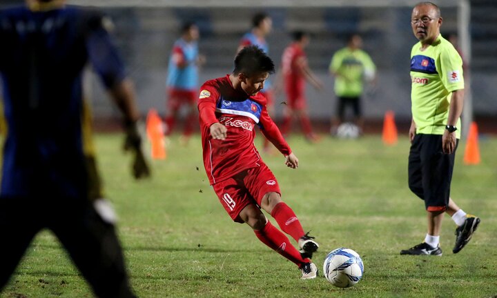 Miệt mài tập sút, hàng công U23 Việt Nam vẫn bị 'lắc đầu'