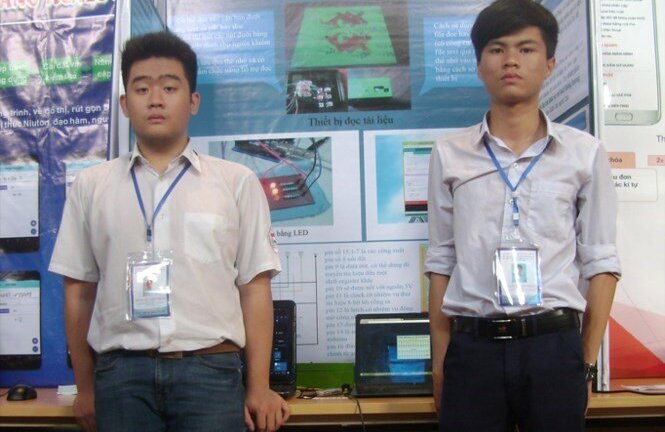 Máy đọc tài liệu dành cho người khiếm thị của 2 học sinh phố núi