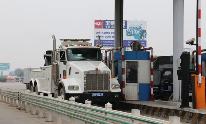 Chiếc xe cứu hộ 'khủng' giá 22 tỷ đồng ở BOT quốc lộ 5 có gì đặc biệt?