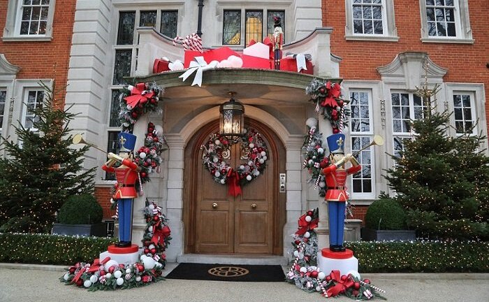 Nhà giàu bất ngờ chi tiền 'khủng' mua cây thông Giáng sinh 2017