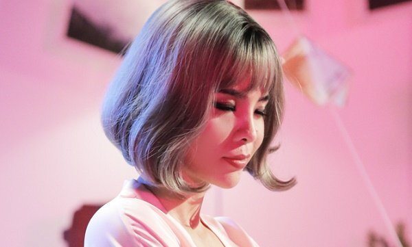 Vũ Cát Tường hờ hững vai trần khiến fan bất ngờ