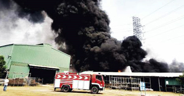 Lửa bùng cháy dưới đường điện cao thế, toàn TP Vũng Tàu bị cắt điện